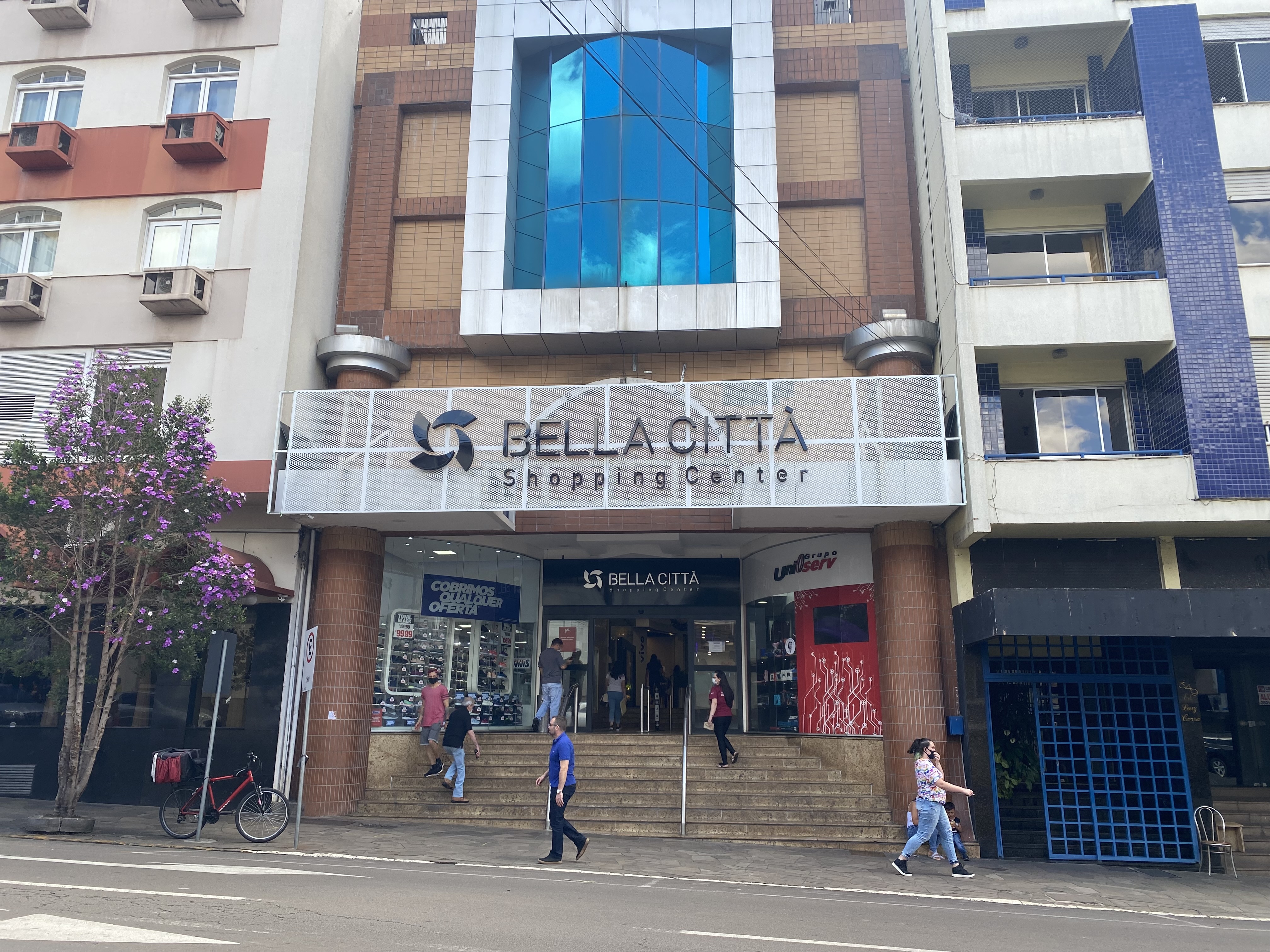 Bella divulga vagas de emprego de lojas e do setor administrativo