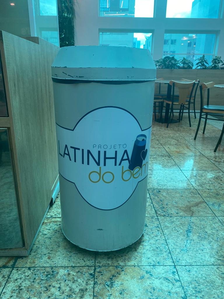 Latinha do Bem: Bella  arrecada latinhas para doar notebook para Auma