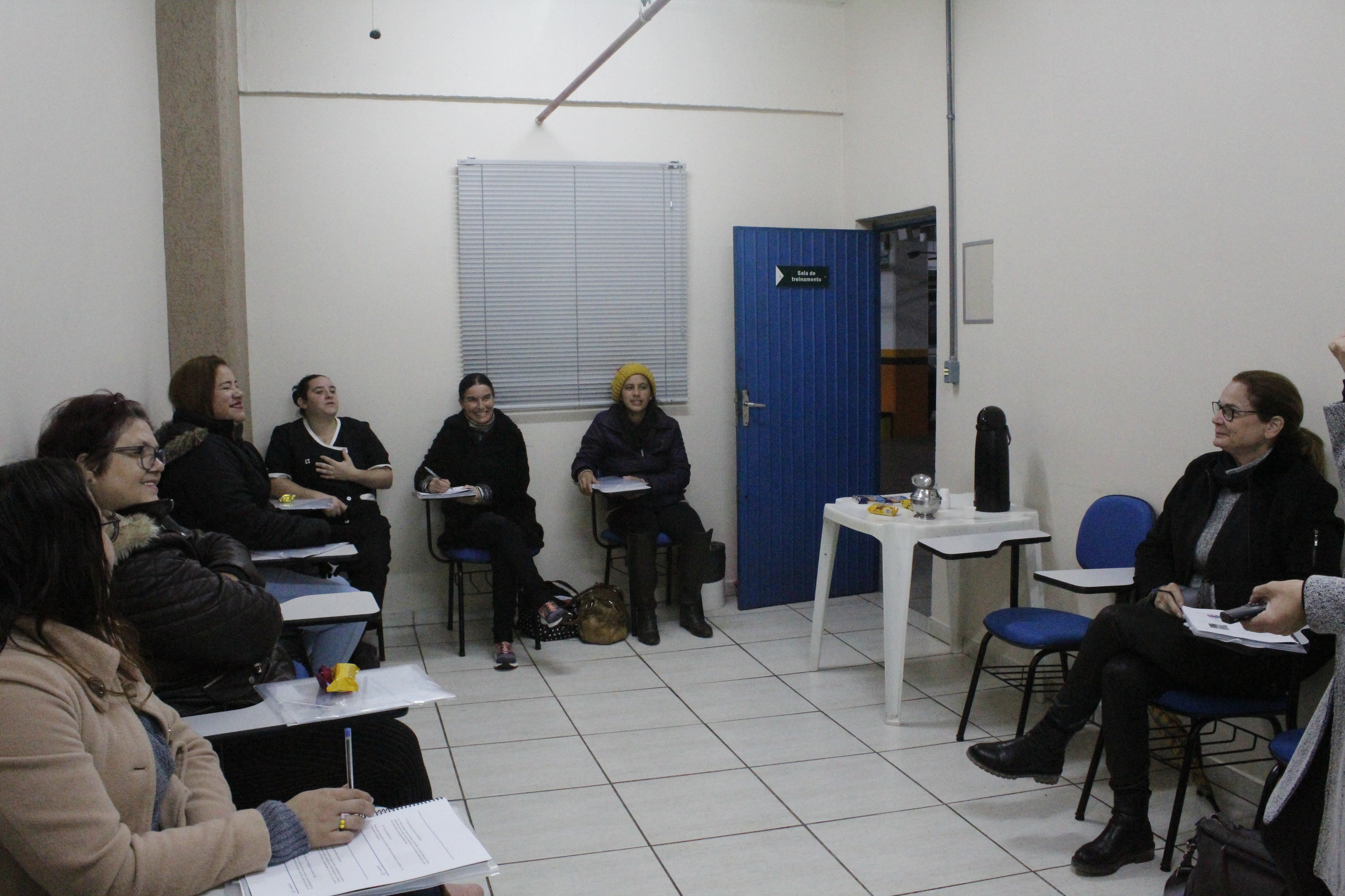 Bella realiza treinamento postural para colaboradores