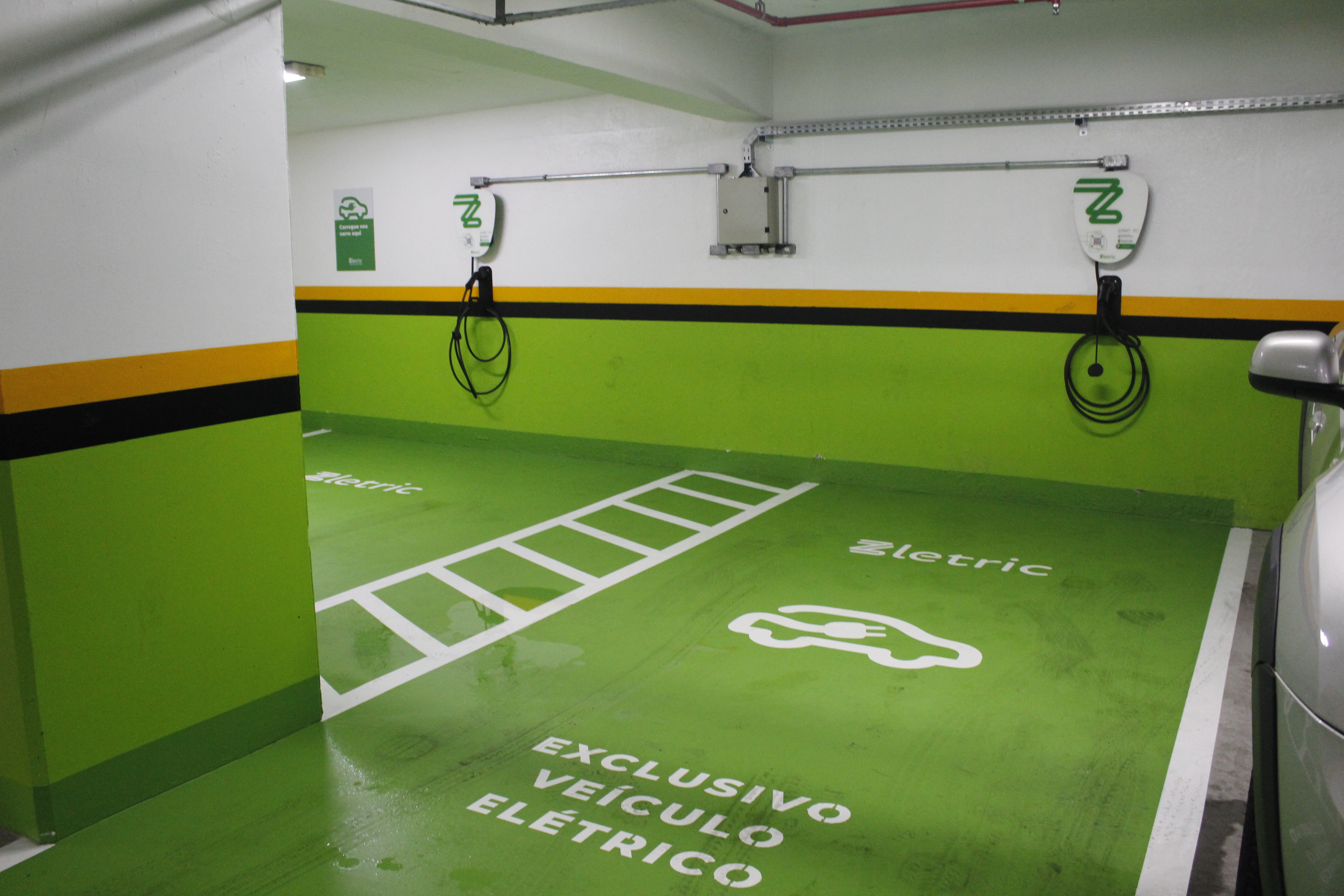 Bella Città instala duas estações para carregamento de carros elétricos