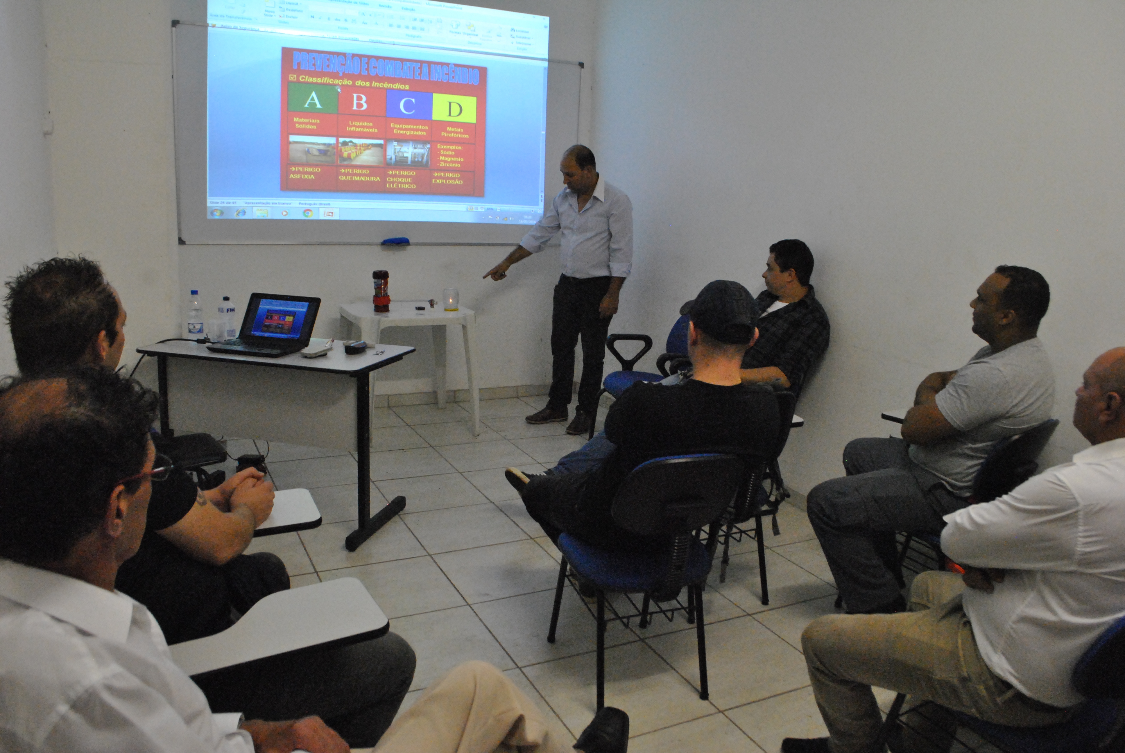 Funcionários do Bella Città Shopping realizam curso de reciclagem em Prevenção e Combate a Incêndios
