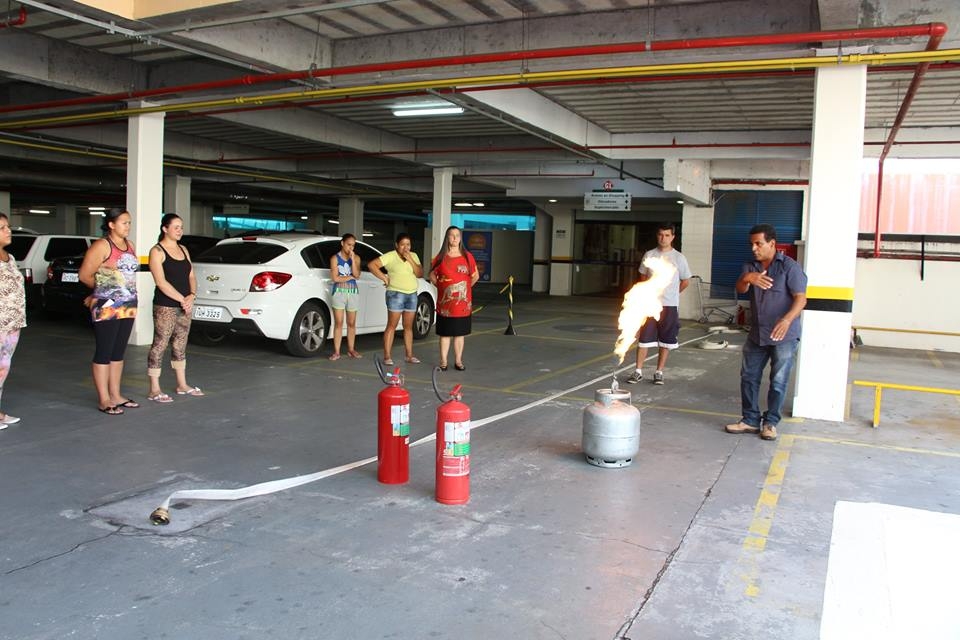 Colaboradores do Bella Città Shopping realizam curso de reciclagem em Prevenção e Combate a Incêndios