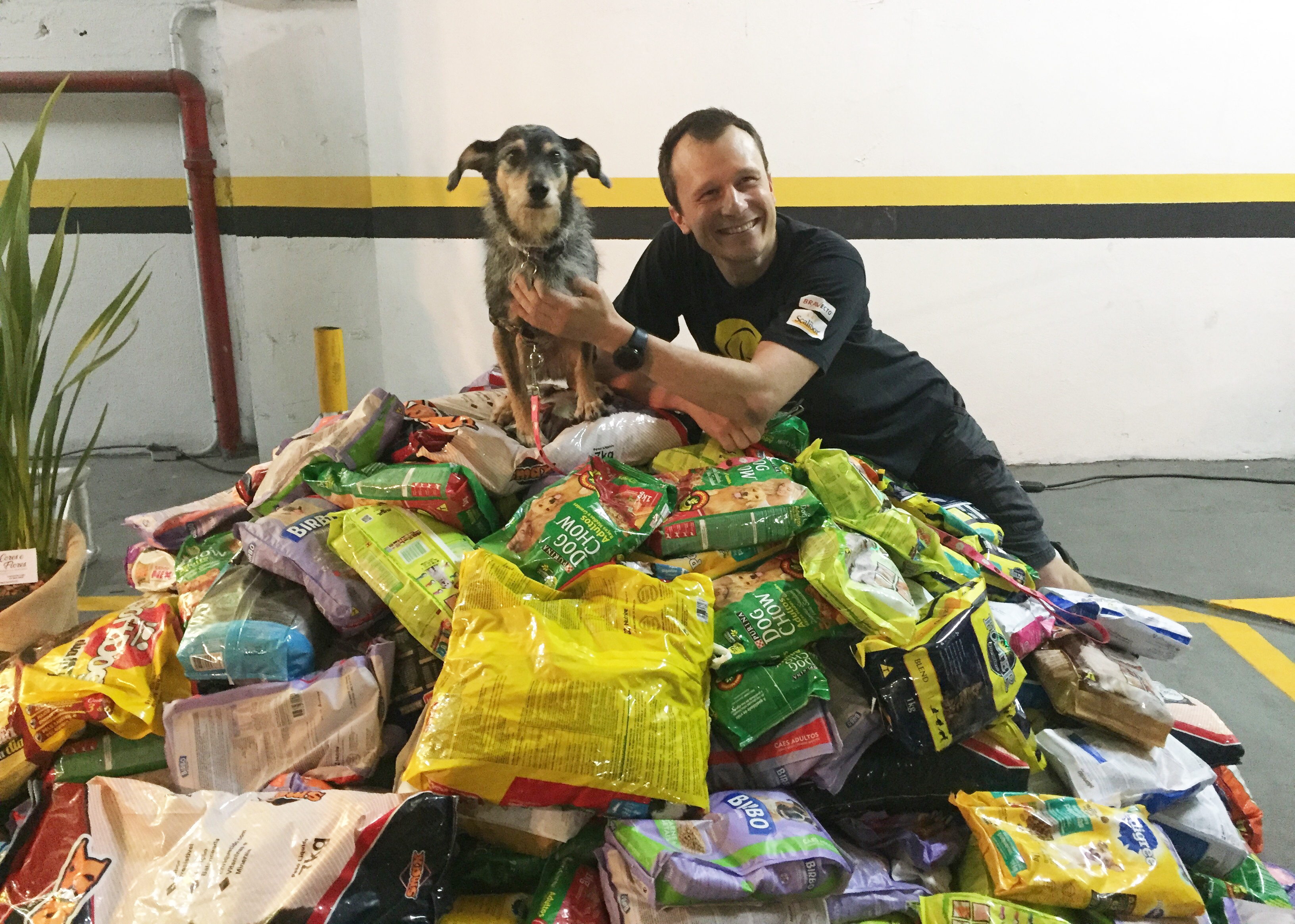 Amigo PET arrecadou 800 quilos de ração